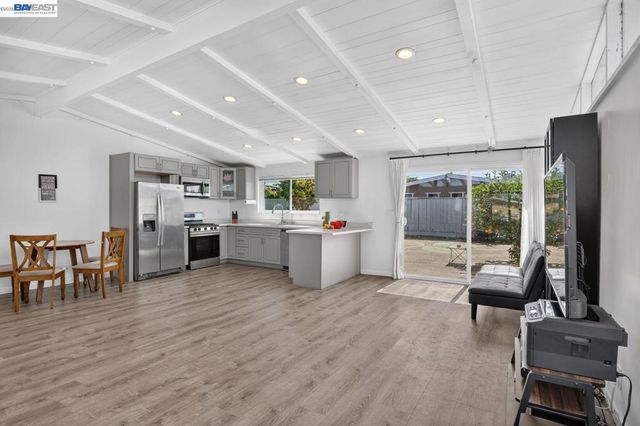 2786 Bal Harbor Ln, Hayward, CA 94545