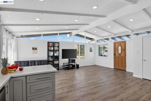 2786 Bal Harbor Ln, Hayward, CA 94545