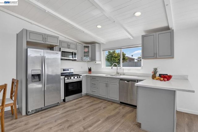 2786 Bal Harbor Ln, Hayward, CA 94545