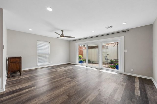 401 Bendwood Drive 35, Houston, TX 77024