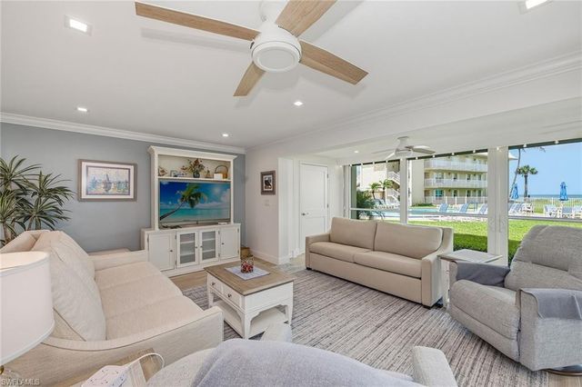 2875 Gulf Shore BLVD N 106, Naples, FL 34103
