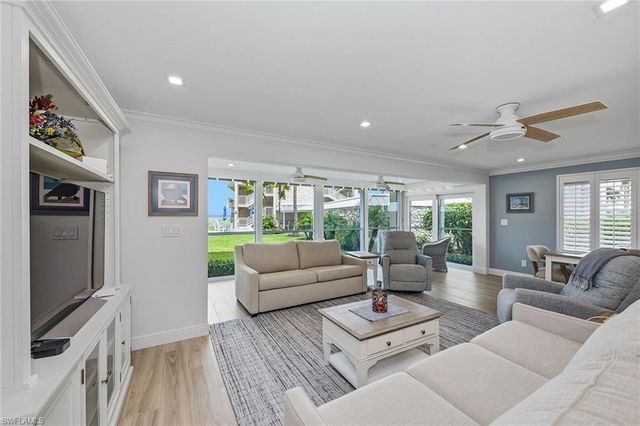 2875 Gulf Shore BLVD N 106, Naples, FL 34103