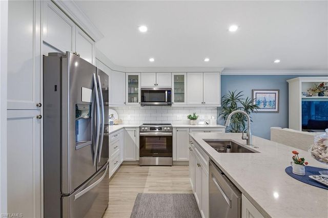 2875 Gulf Shore BLVD N 106, Naples, FL 34103
