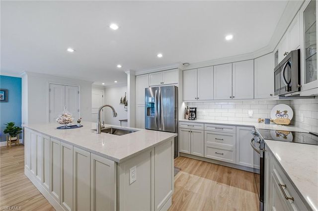2875 Gulf Shore BLVD N 106, Naples, FL 34103