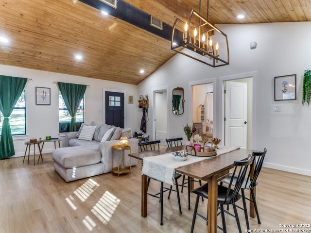 221 W Highland Dr, Boerne, TX 78006