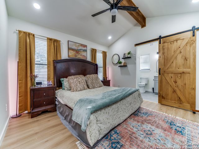 221 W Highland Dr, Boerne, TX 78006