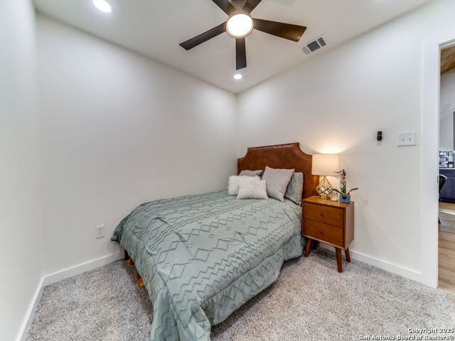 221 W Highland Dr, Boerne, TX 78006