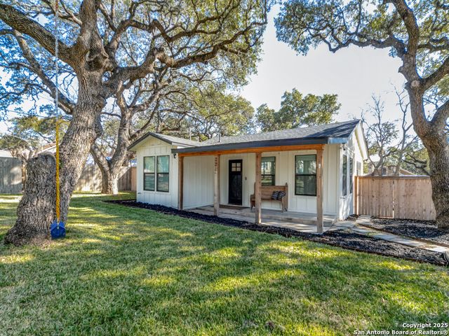 221 W Highland Dr, Boerne, TX 78006