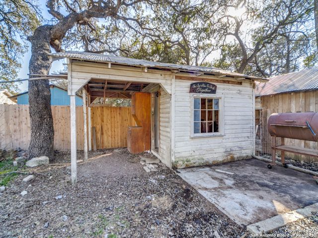 221 W Highland Dr, Boerne, TX 78006