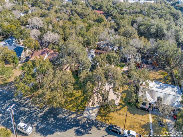 221 W Highland Dr, Boerne, TX 78006
