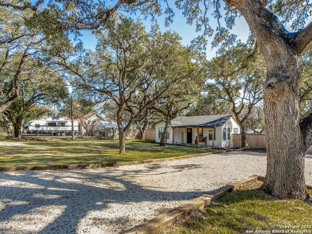 221 W Highland Dr, Boerne, TX 78006
