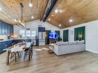221 W Highland Dr, Boerne, TX 78006