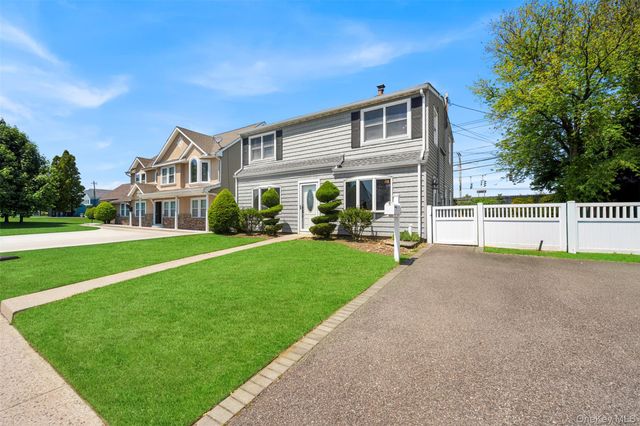 11 Balsam Lane, Levittown, NY 11756