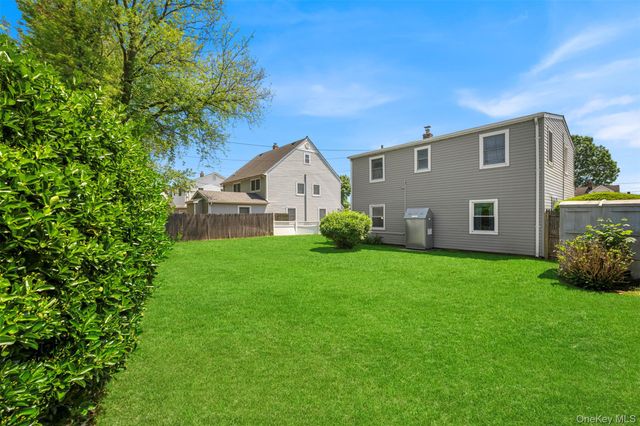 11 Balsam Lane, Levittown, NY 11756