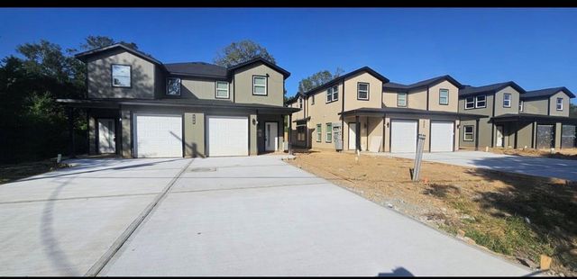 153 S 10th Street A, Conroe, TX 77301