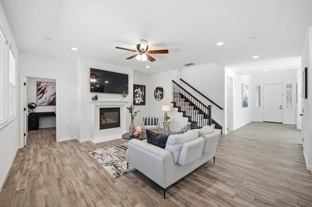 1530 Central Avenue, Hollister, CA 95023