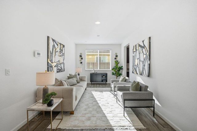 1530 Central Avenue, Hollister, CA 95023