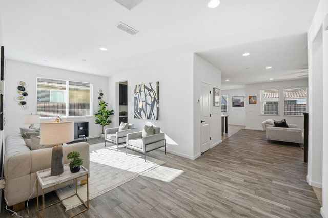 1530 Central Avenue, Hollister, CA 95023