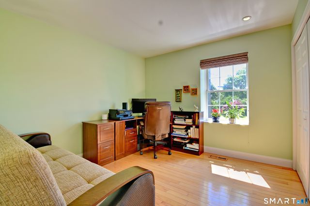 8 Hattie Lane, Milford, CT 06461
