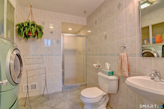 8 Hattie Lane, Milford, CT 06461