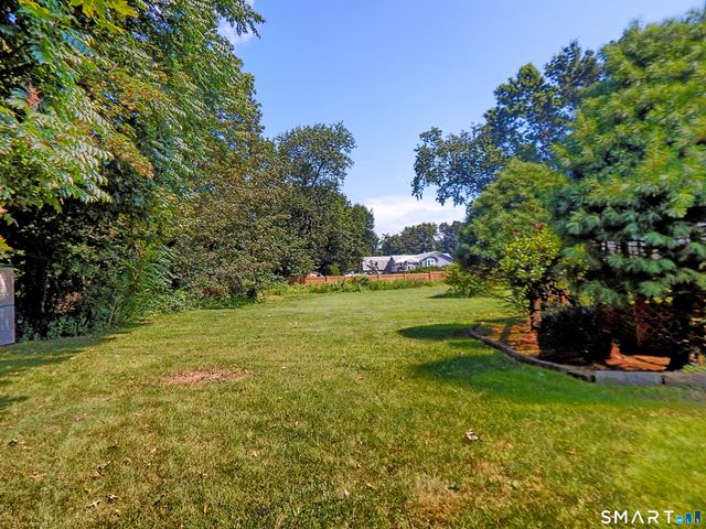 8 Hattie Lane, Milford, CT 06461