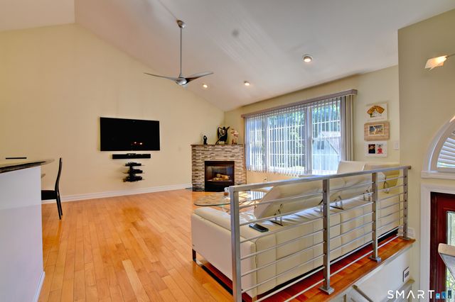 8 Hattie Lane, Milford, CT 06461
