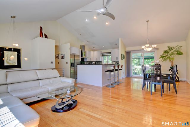 8 Hattie Lane, Milford, CT 06461