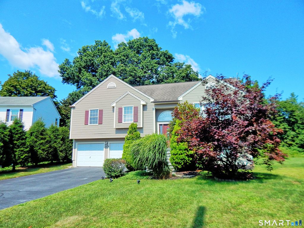 8 Hattie Lane, Milford, CT 06461