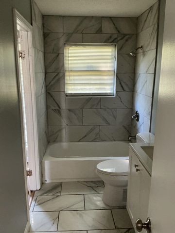 901 CHESTERTON DR, Memphis, TN 38127