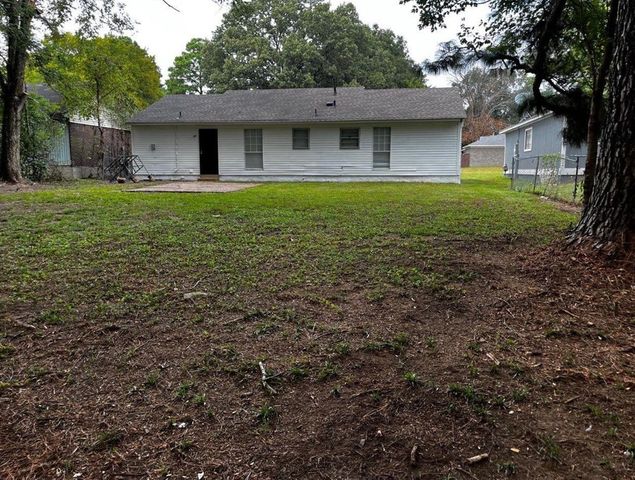 901 CHESTERTON DR, Memphis, TN 38127