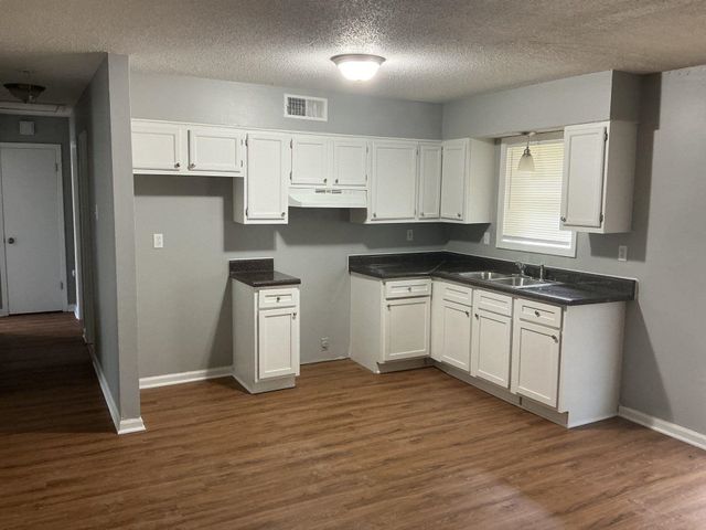 901 CHESTERTON DR, Memphis, TN 38127