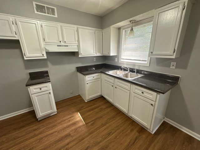 901 CHESTERTON DR, Memphis, TN 38127