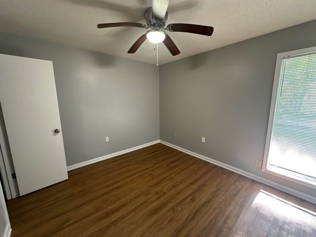 901 CHESTERTON DR, Memphis, TN 38127