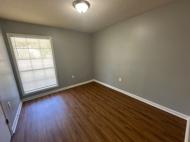 901 CHESTERTON DR, Memphis, TN 38127