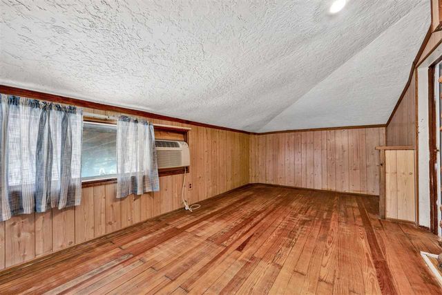 55 E Boundary Rd, Medicine Park, OK 73557