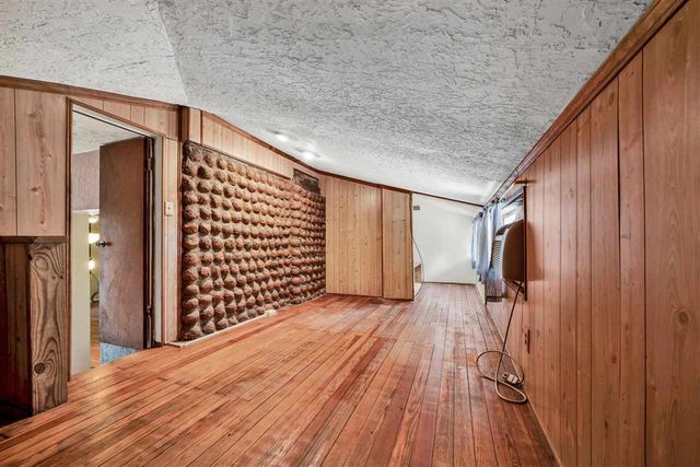 55 E Boundary Rd, Medicine Park, OK 73557