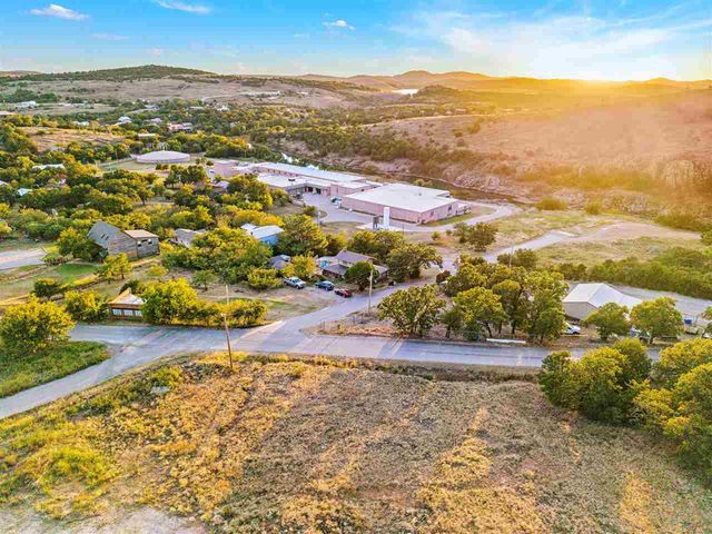 55 E Boundary Rd, Medicine Park, OK 73557