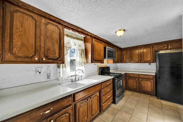 55 E Boundary Rd, Medicine Park, OK 73557