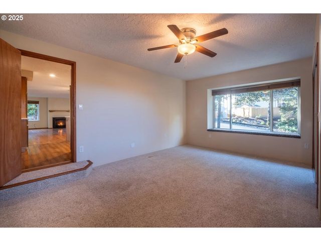 5740 PALISADES Dr, Lincoln City, OR 97367