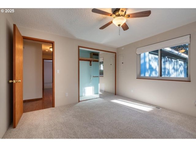 5740 PALISADES Dr, Lincoln City, OR 97367