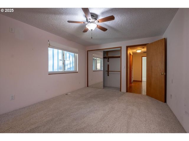 5740 PALISADES Dr, Lincoln City, OR 97367