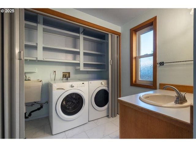 5740 PALISADES Dr, Lincoln City, OR 97367