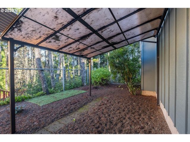 5740 PALISADES Dr, Lincoln City, OR 97367