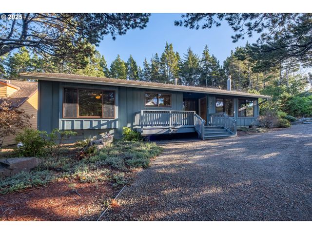 5740 PALISADES Dr, Lincoln City, OR 97367