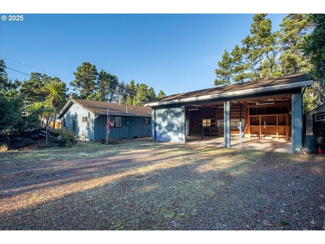 5740 PALISADES Dr, Lincoln City, OR 97367