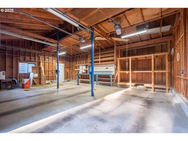 5740 PALISADES Dr, Lincoln City, OR 97367