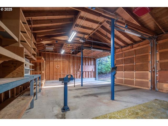 5740 PALISADES Dr, Lincoln City, OR 97367