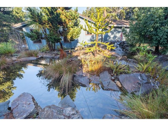 5740 PALISADES Dr, Lincoln City, OR 97367