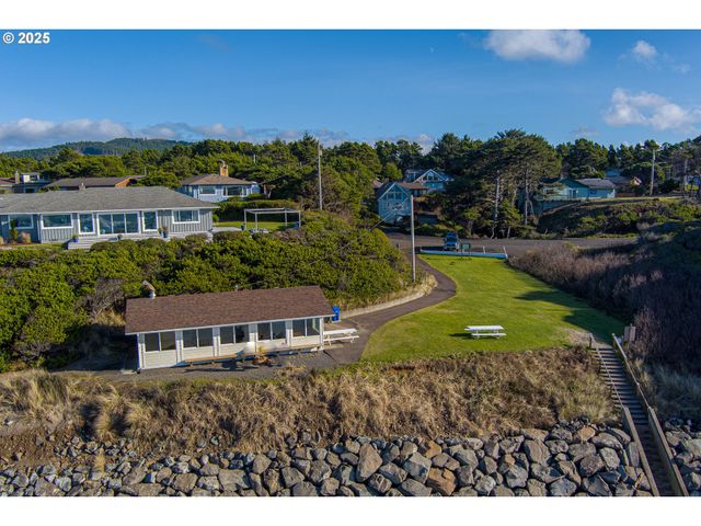 5740 PALISADES Dr, Lincoln City, OR 97367