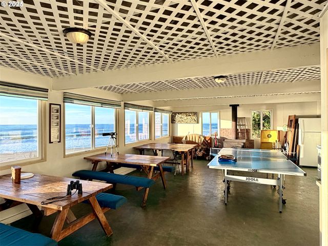 5740 PALISADES Dr, Lincoln City, OR 97367